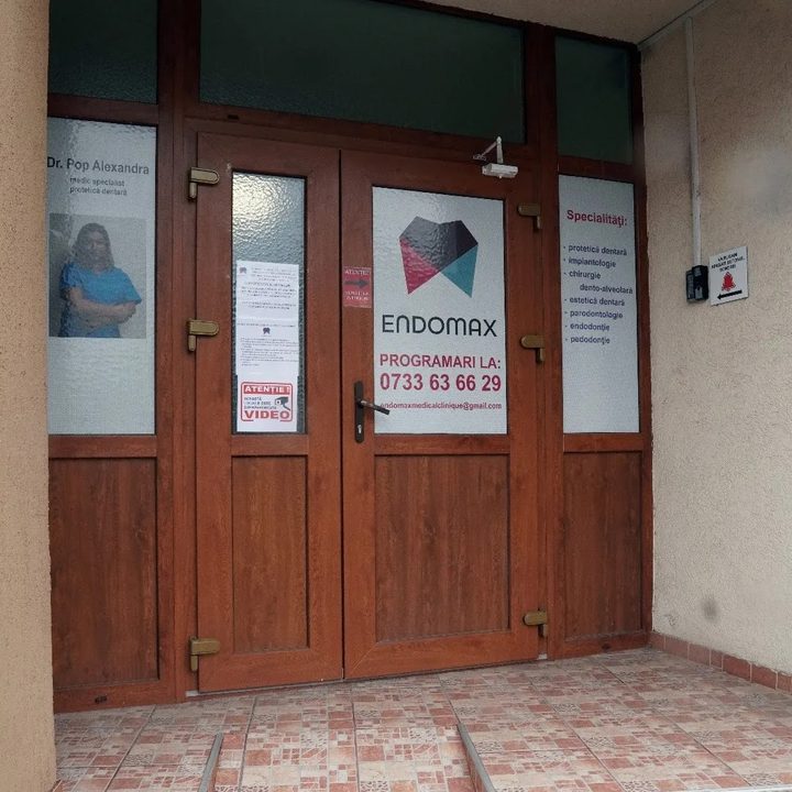Intrarea în clinica EndoMax Med